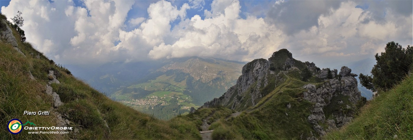 69 Il sent. 501 passa sul Col dei Brassamonti (1700 m).jpg